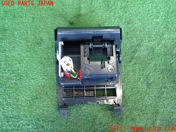 2UPJ-9241627821]VW シロッコR(13CDL)灰皿1 中古_4