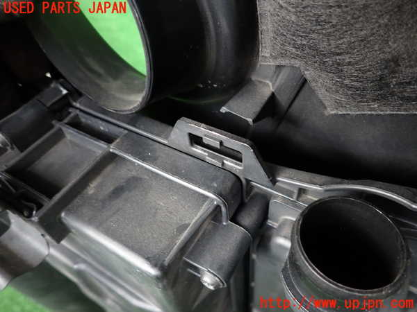 2UPJ-9241632560]ベンツ R350 4MATIC W251(251065)エアクリーナーボックス 中古_4