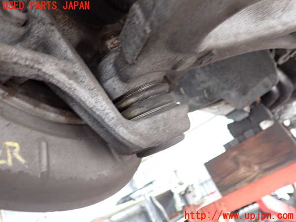 2UPJ-9241634305]ベンツ R350 4MATIC W251(251065)左リアナックルハブ 中古_2
