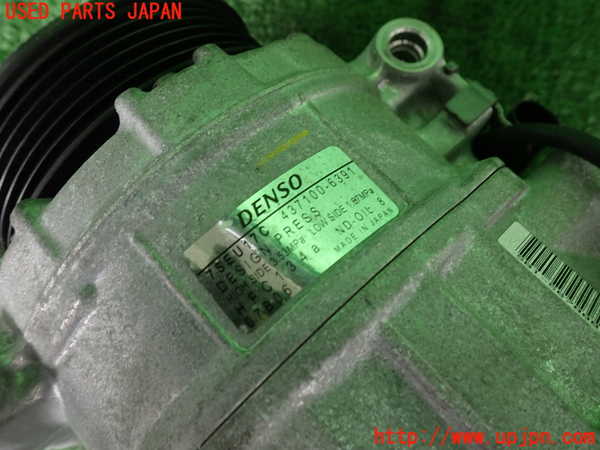 2UPJ-9241636025]ベンツ R350 4MATIC W251(251065)エアコンコンプレッサー 中古_3