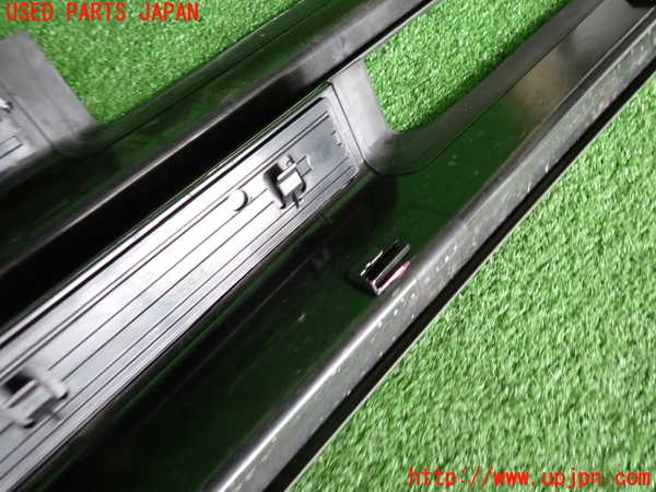 2UPJ-9241637740]ベンツ R350 4MATIC W251(251065)スカッフプレート 中古_4
