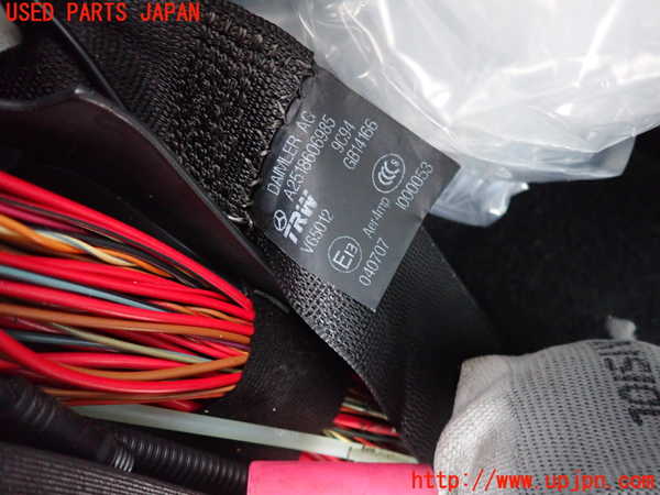 2UPJ-9241637155]ベンツ R350 4MATIC W251(251065)右2列目シートベルト 中古_2