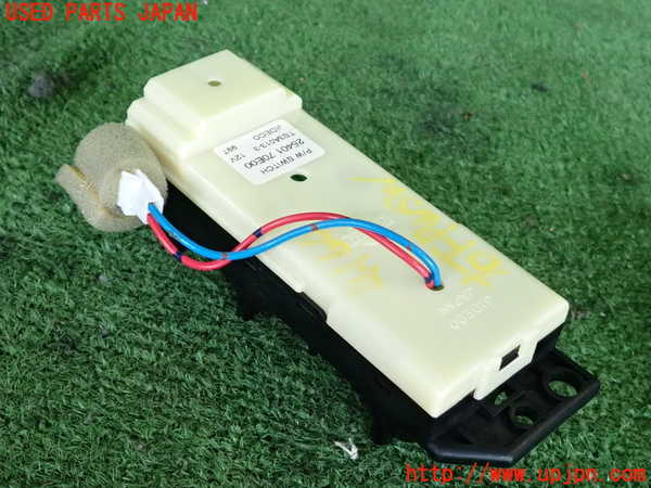 2UPJ-9241646240]ブルーバード(EU12)右前パワーウィンドウスイッチ 中古_2