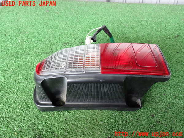 2UPJ-9241651530]ハイラックスサーフ(RZN185W)右テールランプ 中古_2