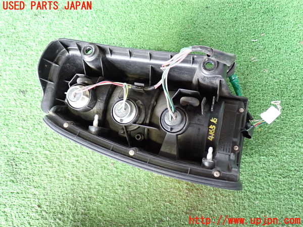 2UPJ-9241651530]ハイラックスサーフ(RZN185W)右テールランプ 中古_3