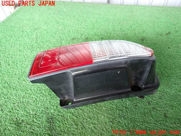 2UPJ-9241651536]ハイラックスサーフ(RZN185W)左テールランプ 中古_2