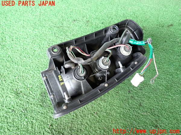 2UPJ-9241651536]ハイラックスサーフ(RZN185W)左テールランプ 中古_3