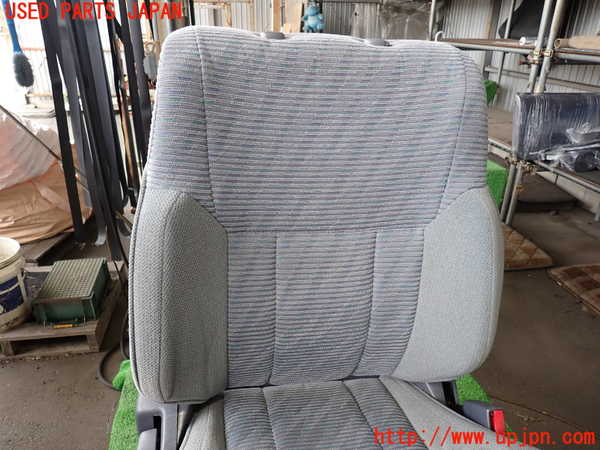 2UPJ-9241657035]ハイラックスサーフ(RZN185W)運転席シート 中古_3
