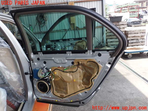 2UPJ-9241661290]セルシオ(UCF30)右後ドア 中古 NSG M5S8_4