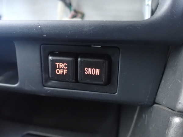 2UPJ-9241676306]アルテッツァ(SXE10)スイッチ1 中古 (TRC OFF  SNOW)_3