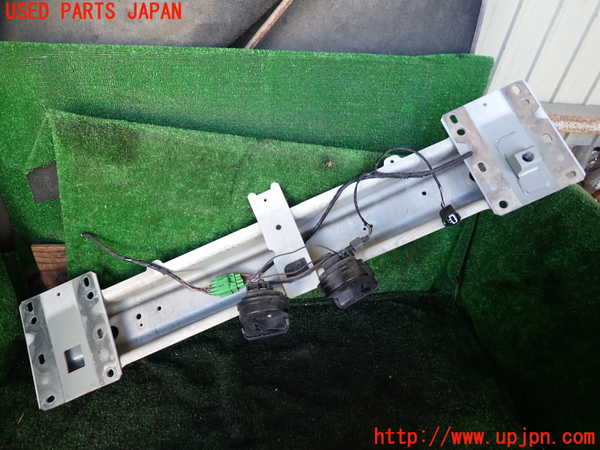 1UPJ-9241691014]ジャガー・Fタイプ コンバーチブル(J60MA)フロントバンパーホースメント 中古_2