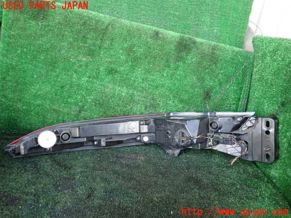 1UPJ-9241691530]ジャガー・Fタイプ コンバーチブル(J60MA)右テールランプ 中古_3