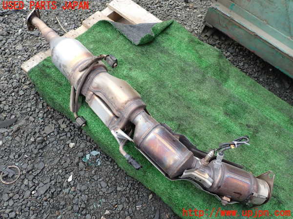 1UPJ-9241702661]レクサス・CT200h(ZWA10)触媒1 中古_2