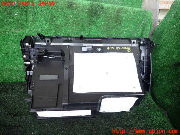 1UPJ-9241707516]レクサス・CT200h(ZWA10)グローブボックス1 中古_4