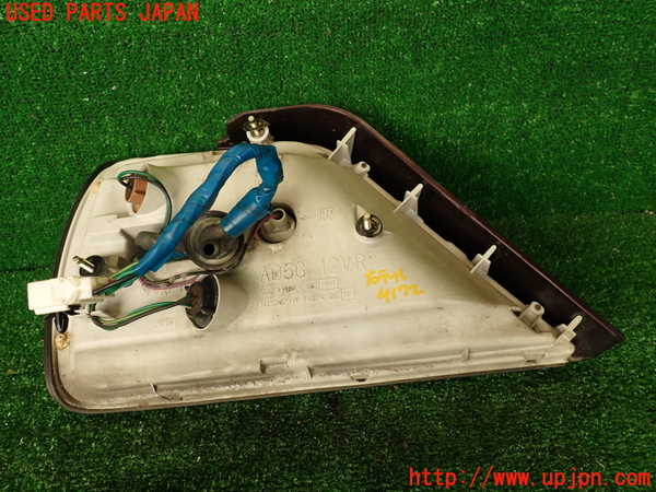 2UPJ-9241721530]グロリア(Y32)右テールランプ 中古_2