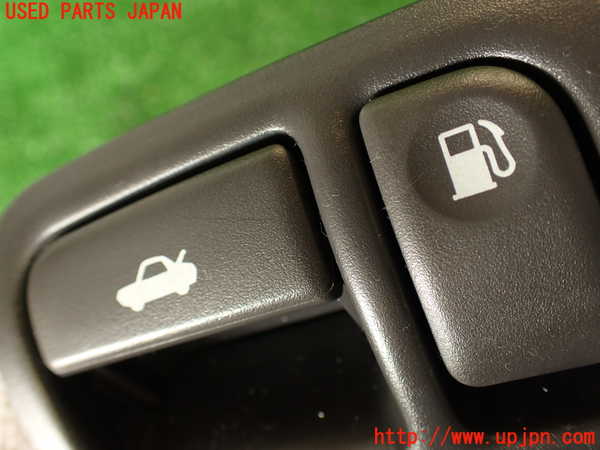 2UPJ-9241726309]グロリア(Y32)スイッチ4 中古 (トランクオープナー フューエル)_2