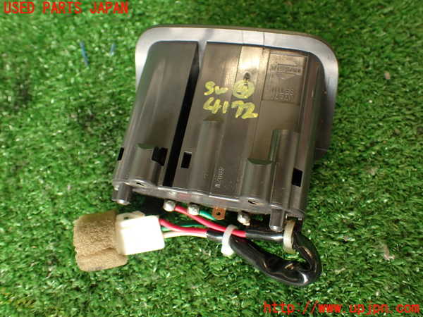 2UPJ-9241726309]グロリア(Y32)スイッチ4 中古 (トランクオープナー フューエル)_3