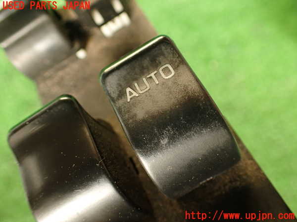 2UPJ-9241726240]グロリア(Y32)右前パワーウィンドウスイッチ 中古_2