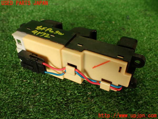 2UPJ-9241726240]グロリア(Y32)右前パワーウィンドウスイッチ 中古_4