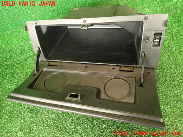 2UPJ-9241727516]グロリア(Y32)グローブボックス1 中古_3