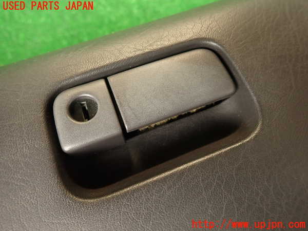 2UPJ-9241727516]グロリア(Y32)グローブボックス1 中古_4