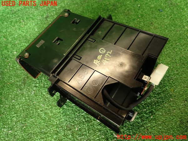 2UPJ-9241727821]グロリア(Y32)灰皿1 中古_4
