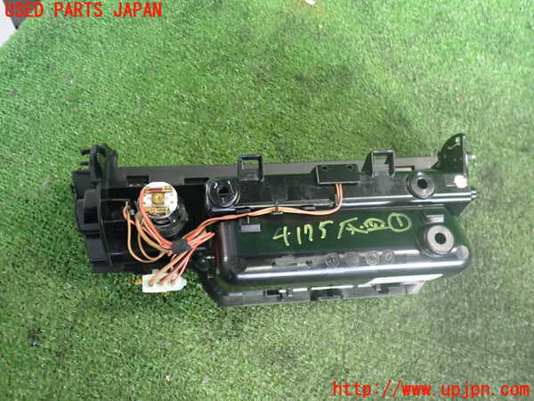 2UPJ-9241757821]BMW 740i F01(KA30)灰皿1 中古_3