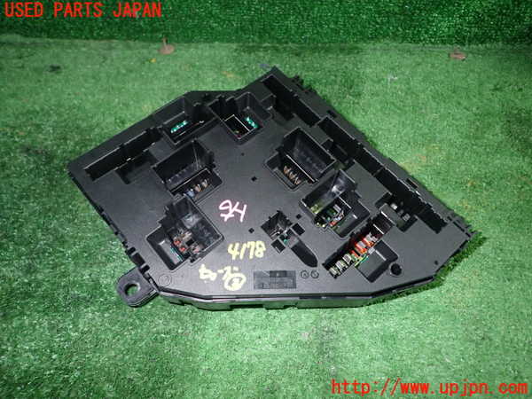 1UPJ-9241786742]BMW アクティブハイブリッド5(AH5)(FZ35 F10)ヒューズボックス2 中古_2