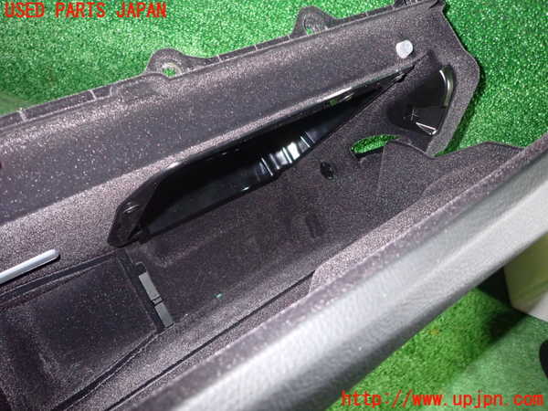 1UPJ-9241787516]BMW アクティブハイブリッド5(AH5)(FZ35 F10)グローブボックス1 中古_4