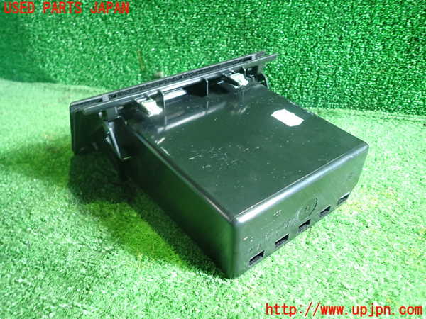 1UPJ-9241787841]BMW アクティブハイブリッド5(AH5)(FZ35 F10)小物入れ1 中古_4