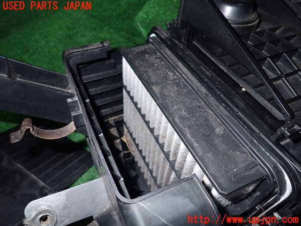 1UPJ-9241802560]アルテッツァ(SXE10)エアクリーナーボックス 中古_3