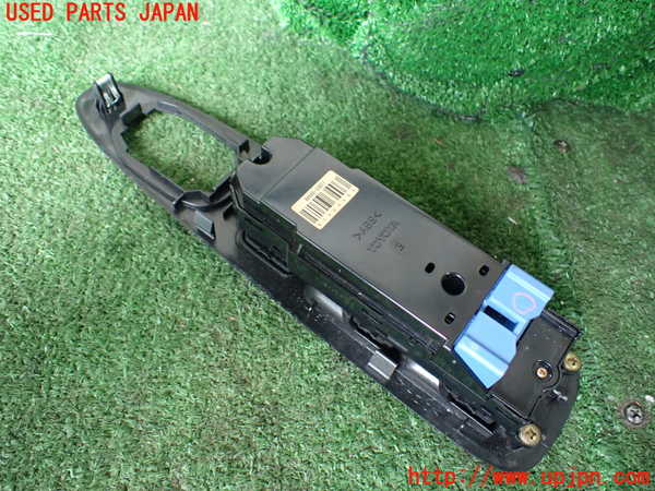 1UPJ-9241806240]アルテッツァ(SXE10)右前パワーウィンドウスイッチ 中古_2