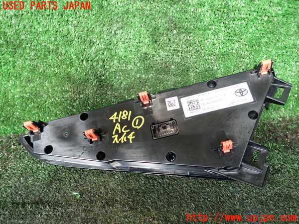 1UPJ-9241816066]カムリハイブリッド(AXVH70)エアコンスイッチ1 中古_3