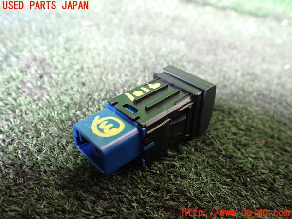 1UPJ-9241816308]カムリハイブリッド(AXVH70)スイッチ3 (トランクホールド) 中古_2