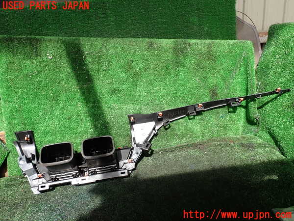 1UPJ-9241817526]カムリハイブリッド(AXVH70)エアコン吹き出し口1 (真中) 中古_4