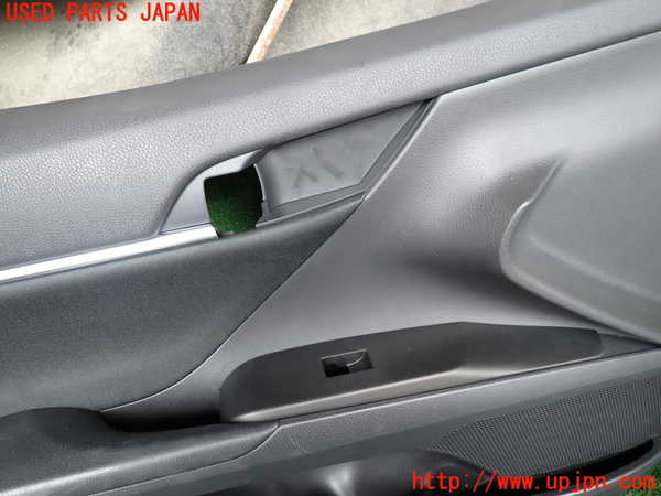 1UPJ-9241811264]カムリハイブリッド(AXVH70)左前ドア内張り 中古_2