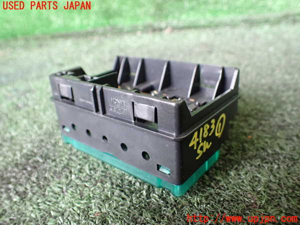 1UPJ-9241836306]マセラティ・グランスポーツ(MGS)スイッチ1 (フューエルオープナー＆トランクオープナー) 中古_2