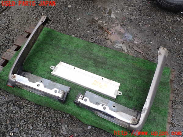 1UPJ-9241841610]ランクル70系(GRJ76K)リアバンパー 中古_4