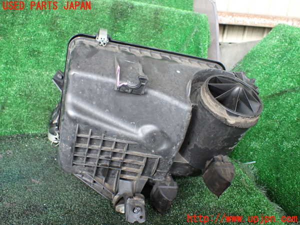 1UPJ-9241842560]ランクル70系(GRJ76K)エアクリーナーボックス 中古_3