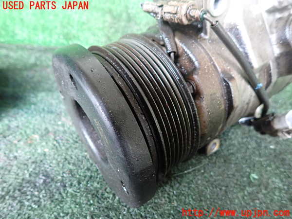 1UPJ-9241846025]ランクル70系(GRJ76K)エアコンコンプレッサー 中古_3