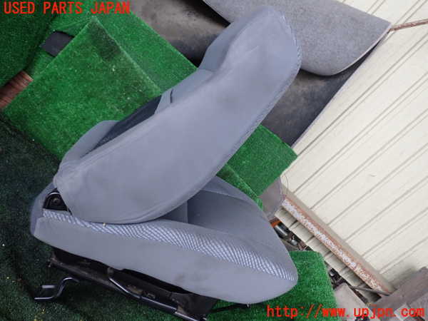 1UPJ-9241847035]ランクル70系(GRJ76K)運転席シート 中古_4