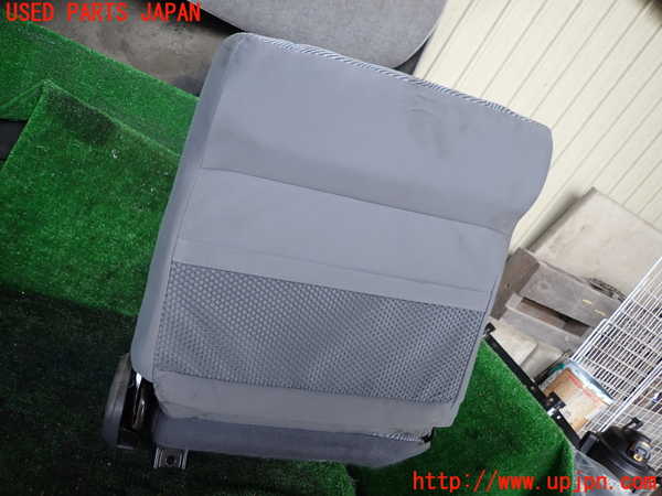 1UPJ-9241847035]ランクル70系(GRJ76K)運転席シート 中古_5