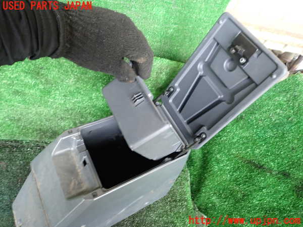 1UPJ-9241847540]ランクル70系(GRJ76K)センターコンソール 中古_2