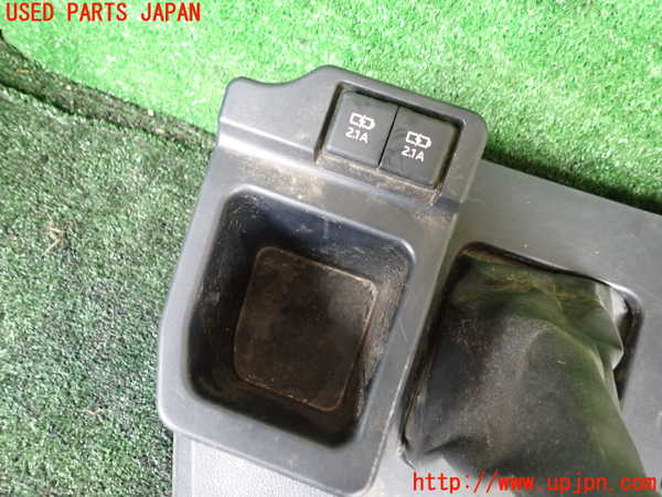 1UPJ-9241847549]ランクル70系(GRJ76K)コンソール 中古_2