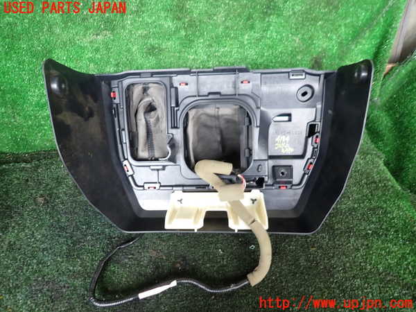 1UPJ-9241847549]ランクル70系(GRJ76K)コンソール 中古_4