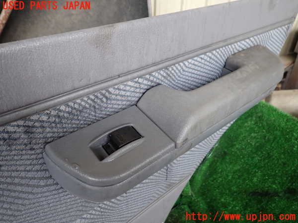 1UPJ-9241841294]ランクル70系(GRJ76K)右後ドア内張り 中古_2