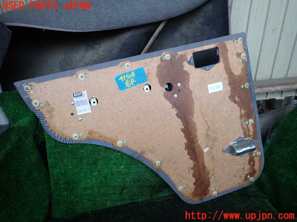 1UPJ-9241841294]ランクル70系(GRJ76K)右後ドア内張り 中古_4