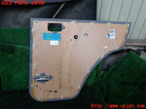 1UPJ-9241841324]ランクル70系(GRJ76K)左後ドア内張り 中古_4