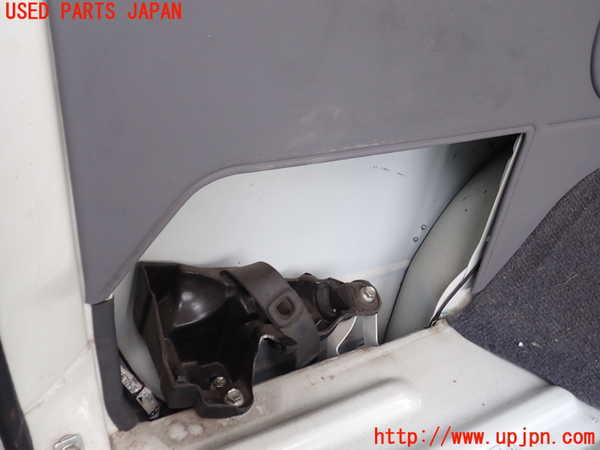 1UPJ-9241847680]ランクル70系(GRJ76K)左リアピラートリム 中古_2