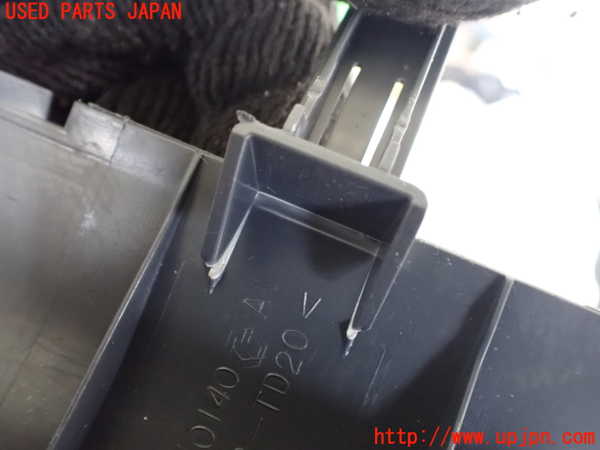 1UPJ-9241847510]ランクル70系(GRJ76K)メーターフード 中古_4